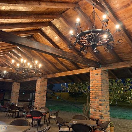 Motel Stari Hrast Markovac Exterior photo