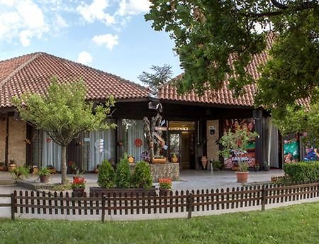 Motel Stari Hrast Markovac Exterior photo