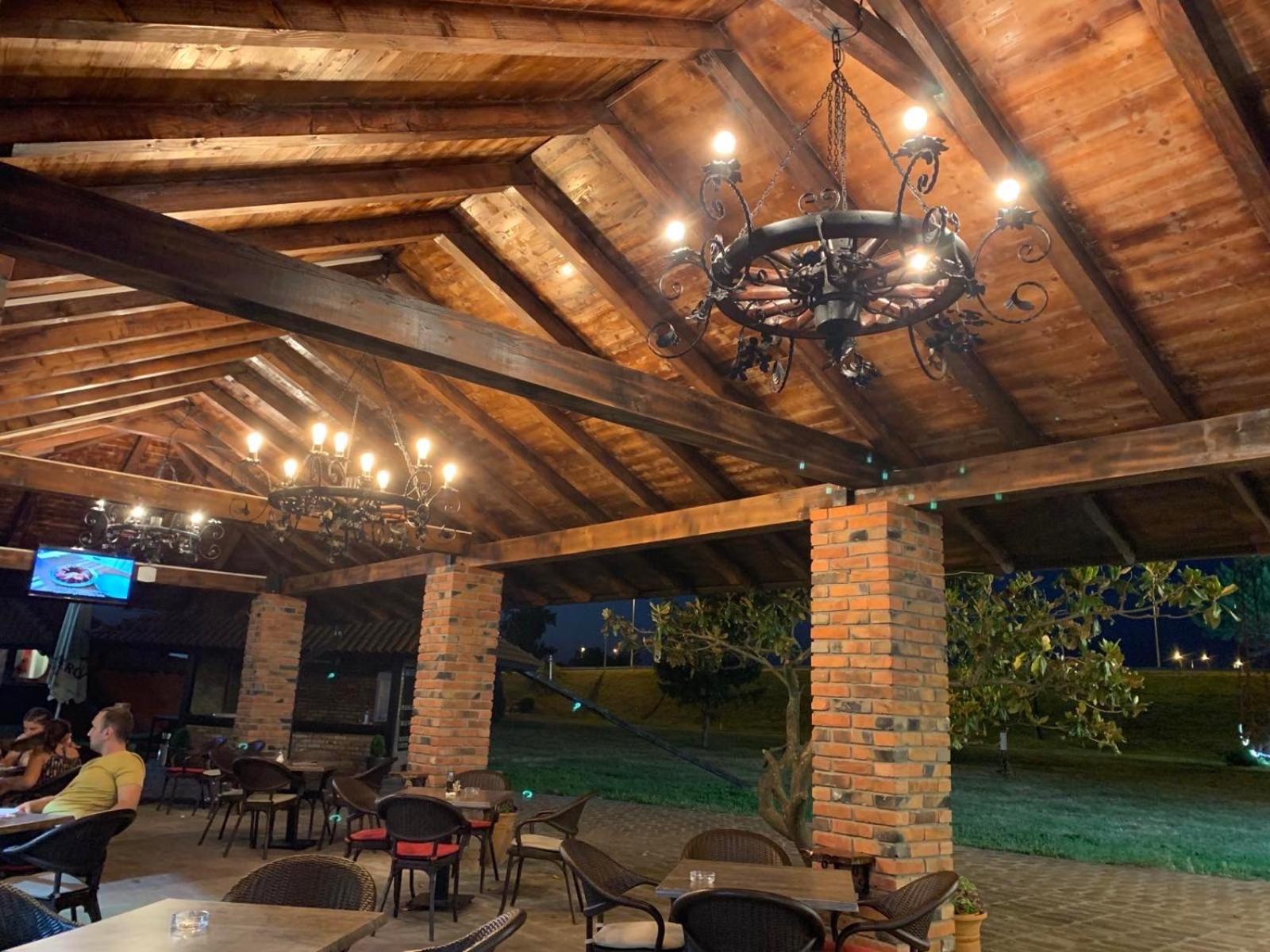 Motel Stari Hrast Markovac Exterior photo