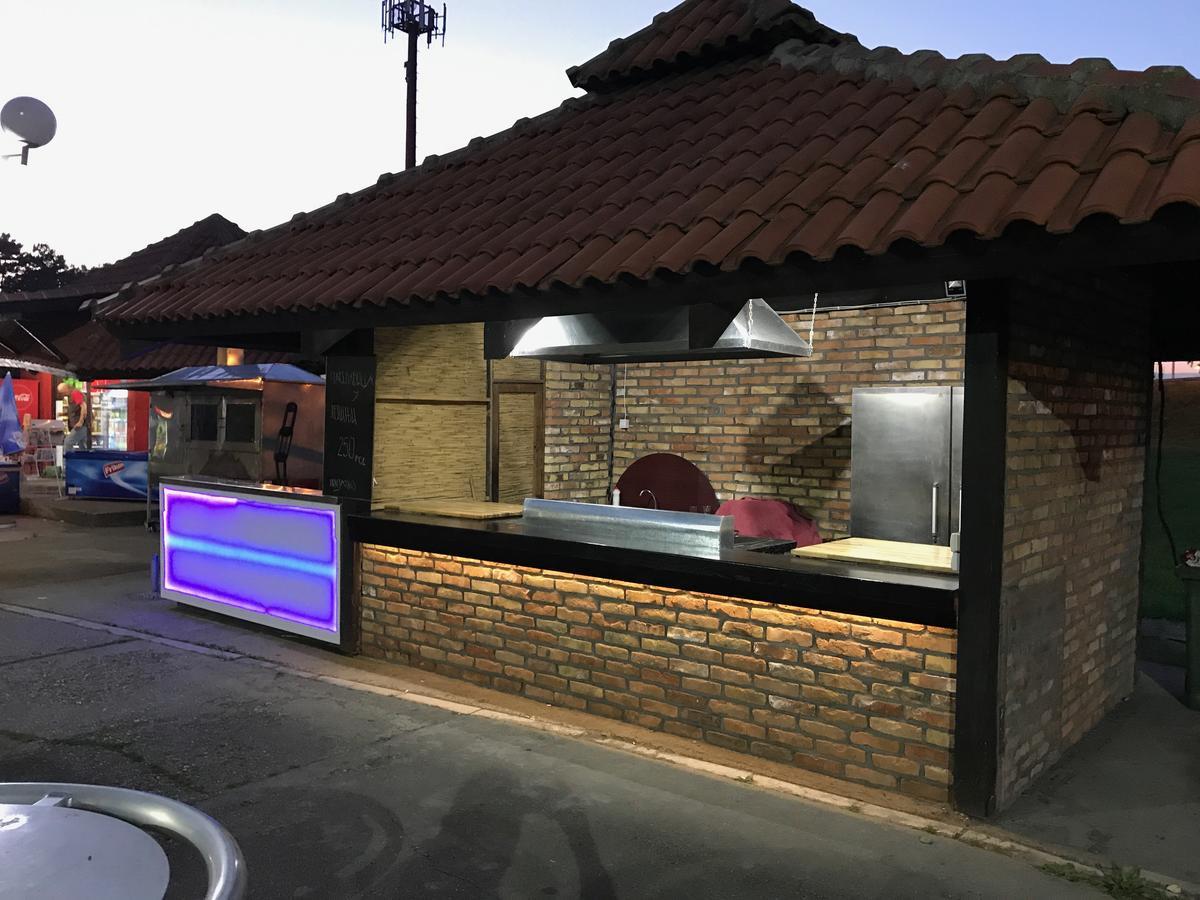 Motel Stari Hrast Markovac Exterior photo