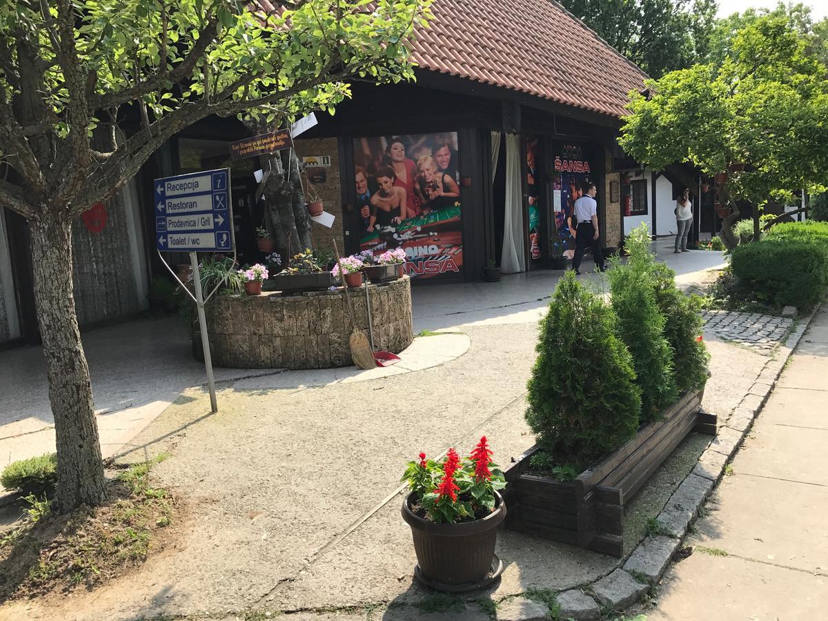 Motel Stari Hrast Markovac Exterior photo