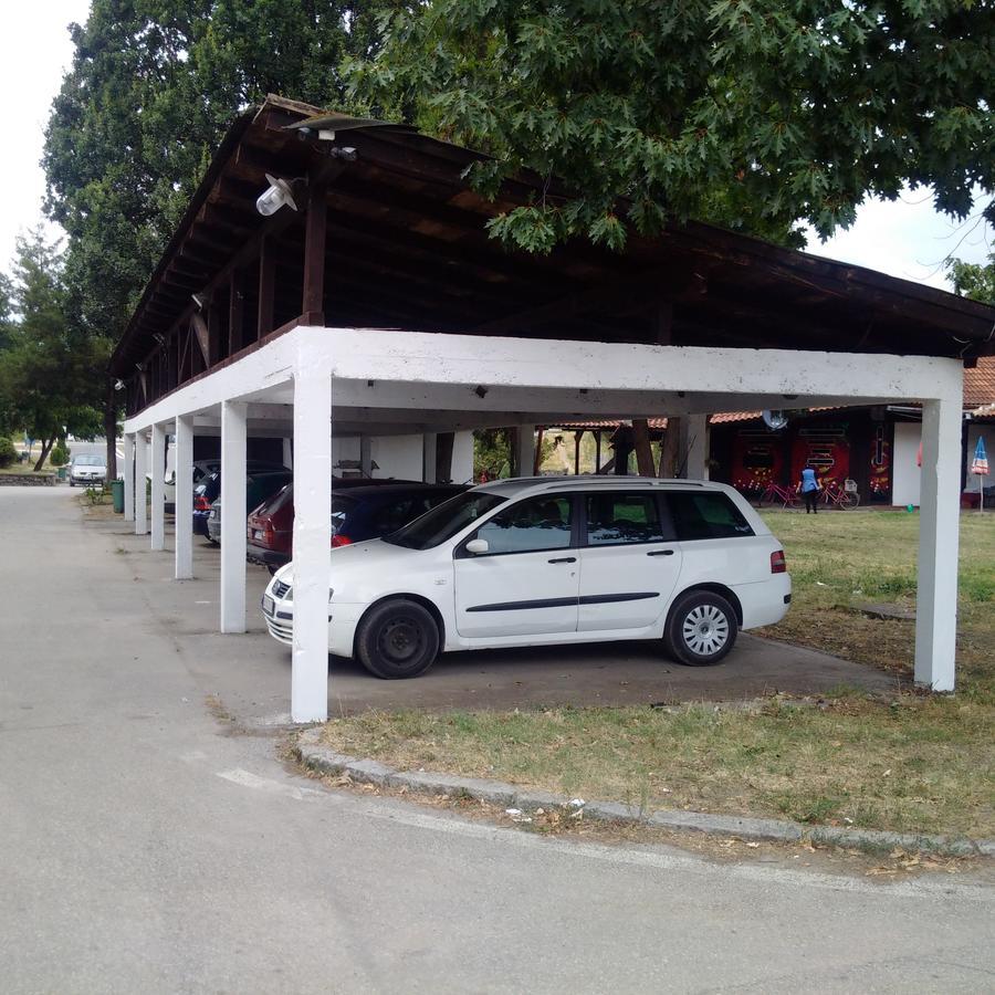 Motel Stari Hrast Markovac Exterior photo