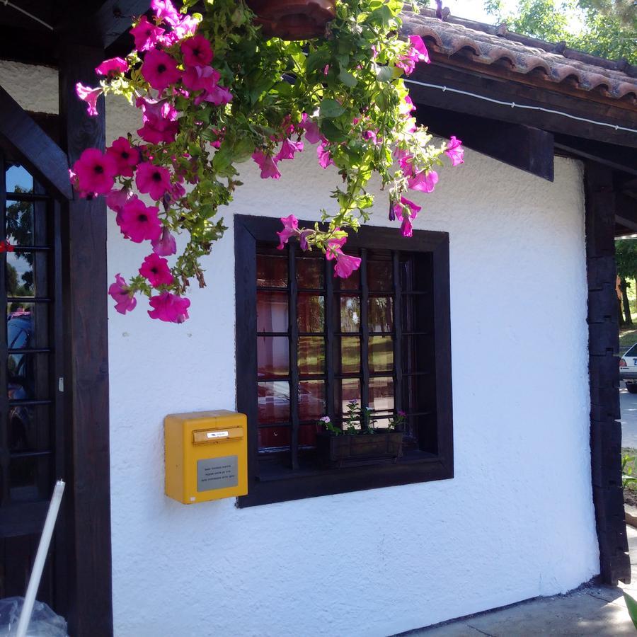 Motel Stari Hrast Markovac Exterior photo