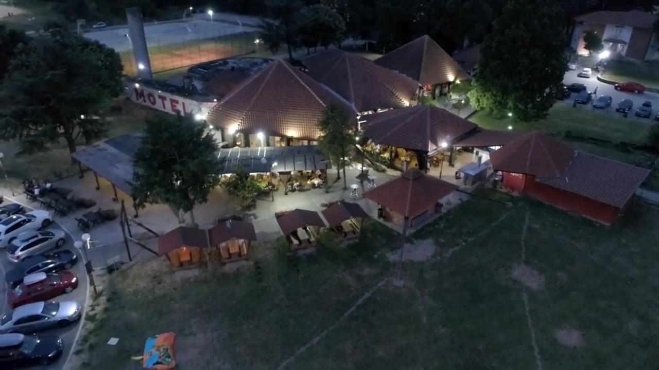 Motel Stari Hrast Markovac Exterior photo