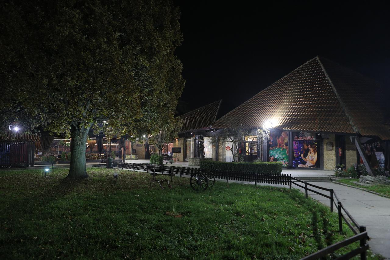 Motel Stari Hrast Markovac Exterior photo
