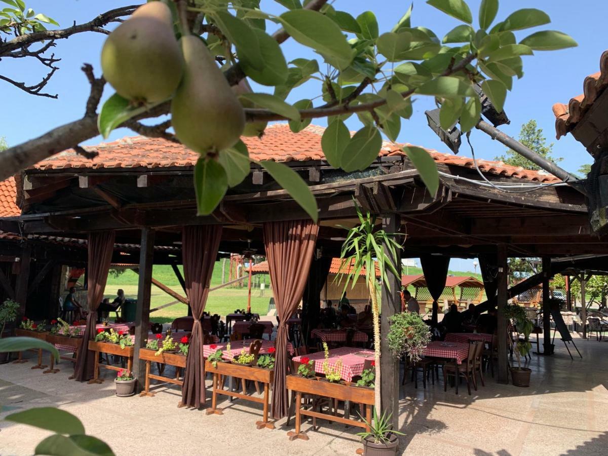 Motel Stari Hrast Markovac Exterior photo